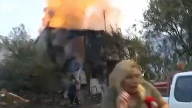 Φωτιά στην Αλεξανδρούπολη: Εκρηξη σε σπίτι σε ζωντανή μετάδοση
