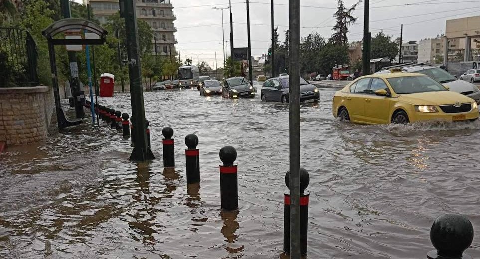 Καταιγίδα στην Αττική – Ποτάμια οι δρόμοι και διακοπή της κυκλοφορίας