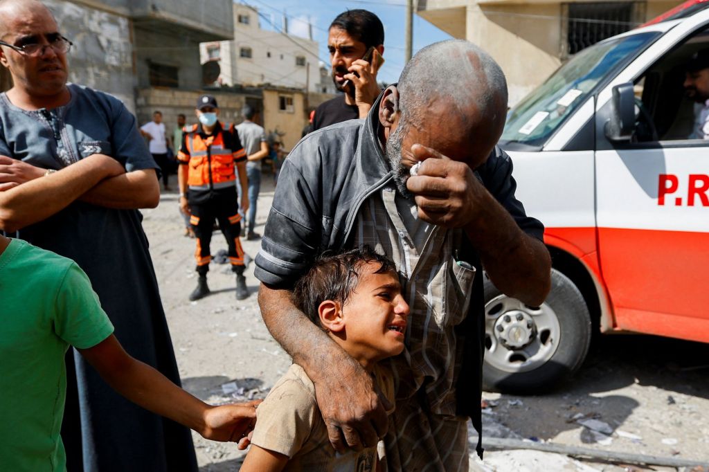 Η κόλαση» της Γάζας – «Δεν ξέρουν ποιους ανθρώπους θάβουν»