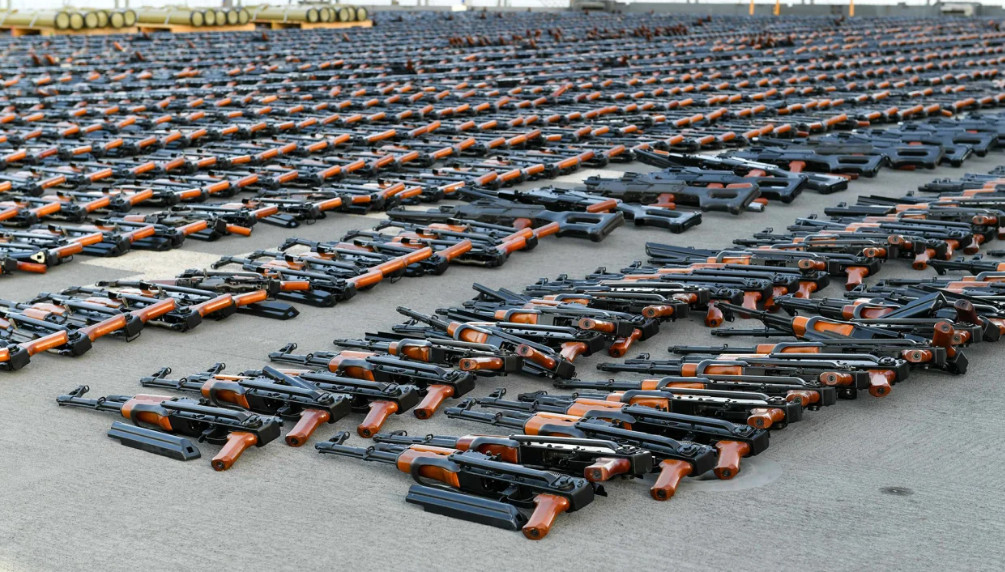 Χιλιάδες όπλα που κατέσχεσε από το Ιράν στέλνει ο Μπάιντεν στην Ουκρανία
