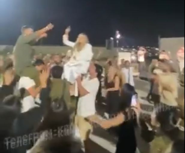 Ισραήλ: Ζευγάρι επίστρατων έκανε το γάμο και το γλέντι στην στρατιωτική βάση όπου υπηρετεί