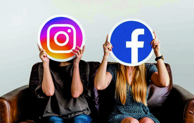 Με μηνιαία συνδρομή Instagram και Facebook