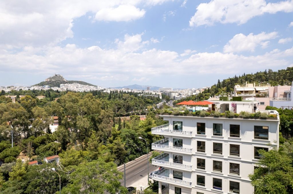 Στέφανος Κασσελάκης: Αυτό είναι το υπερπολυτελές διαμέρισμα που μένει – Η θέα στην Ακρόπολη και τα ποσά ενοικίασης