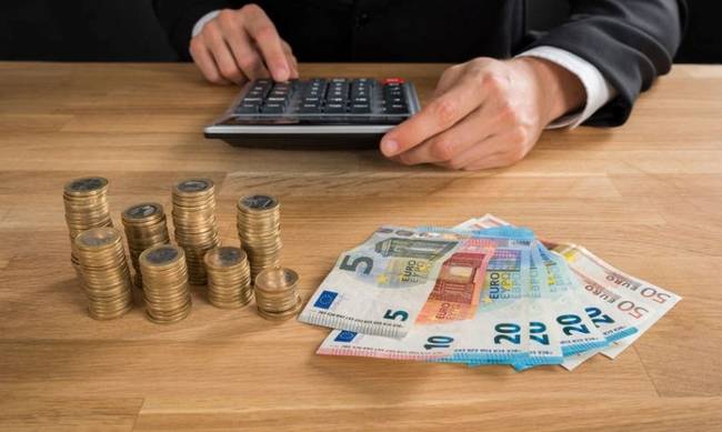 Φοροελαφρύνσεις και αυξήσεις εισοδημάτων 1,6 δισ. ευρώ το 2024 – Οι έξι κατηγορίες