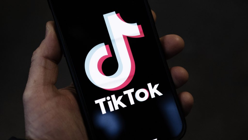 Αυτός είναι ο νέος «ύμνος» του TikTok – Η συνεργασία έκπληξη και η πρώην παίκτρια του Survivor