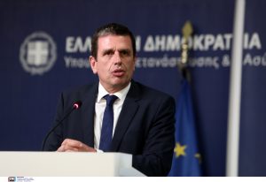 Τροπολογία «μέσα στη νύχτα» Καιρίδη για νομιμοποίηση μεταναστών – Θύελλα στη Νέα Δημοκρατία