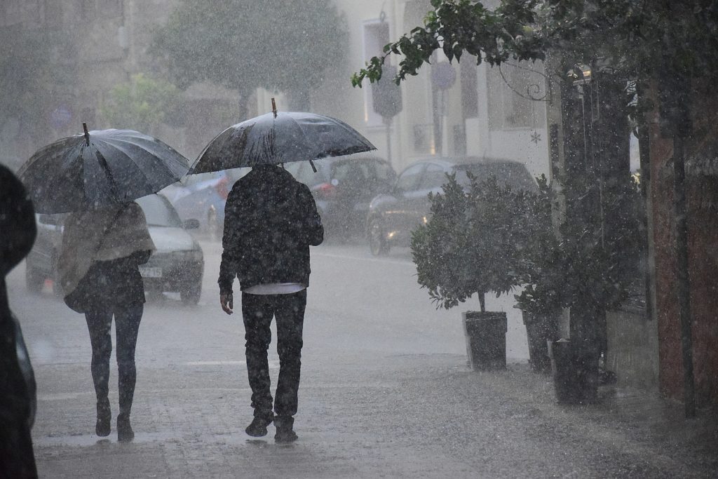 Καιρός: Με «πολλές βροχές» θα κάνει «ποδαρικό» το 2024 – Ραγδαίες επιδείνωση μετά την Πρωτοχρονιά