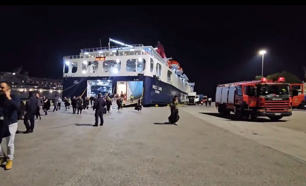 Τηλεφώνημα για βόμβα στο «Νήσος Σάμος» στον λιμάνι του Πειραιά – Εκκενώθηκε το πλοίο