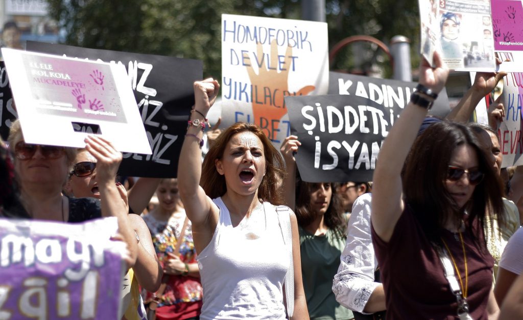 Τουρκία: Συνεχής αύξηση των γυναικοκτονιών – Πάνω από 300 γυναίκες δολοφονούνται τα τελευταία τρία χρόνια