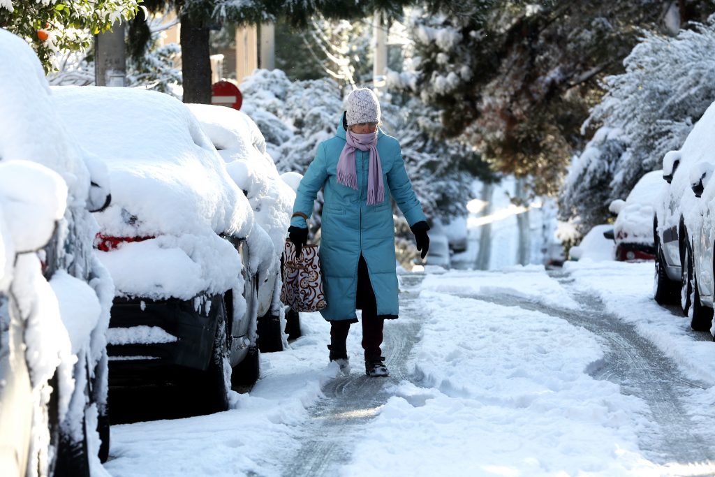 Κακοκαιρία: Έκλεισε η λεωφόρος Πάρνηθας από το ύψος του τελεφερίκ λόγω χιονόπτωσης