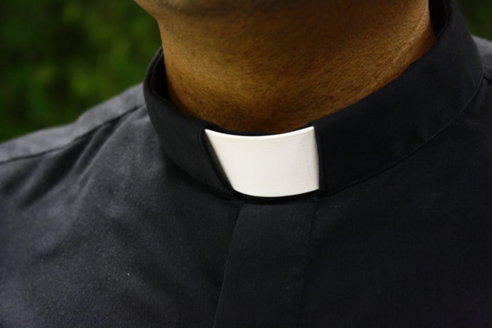 Ιερέας συνελήθη – Κατηγορείται ότι συμμετείχε σε σεξουαλικό όργιο