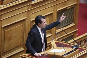 Γάμος ομόφυλων: Αποχή αποφάσισε ο Πλεύρης – «Δεν μπορώ να ψηφίσω»