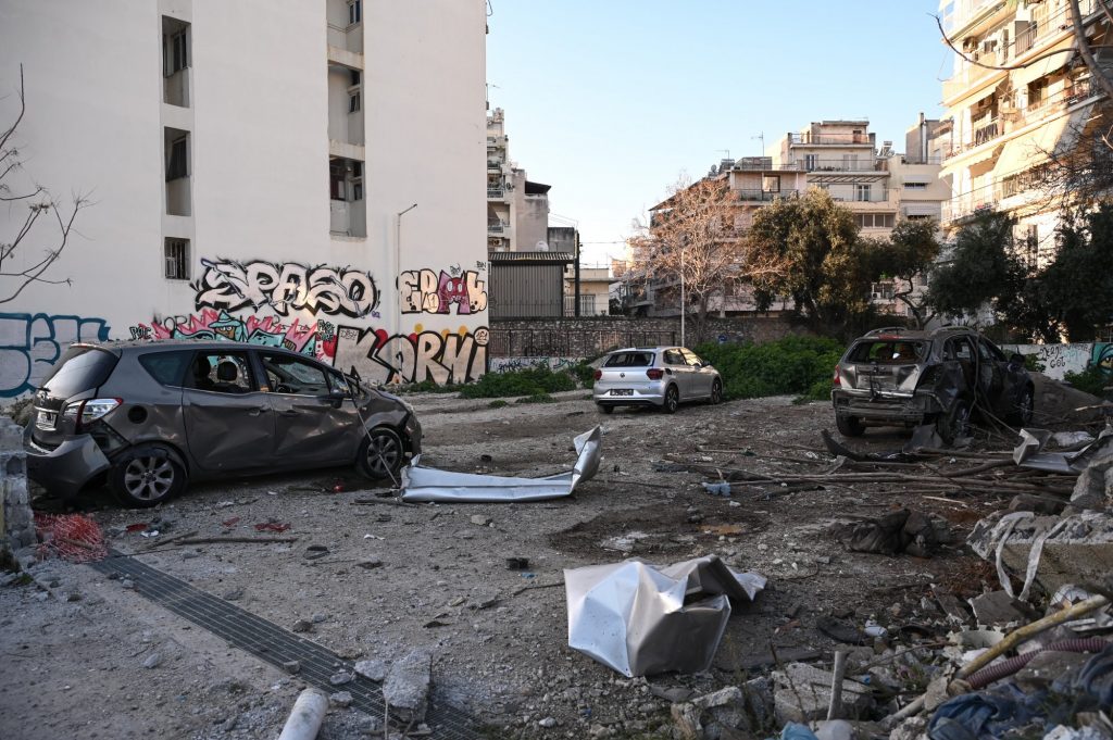 Συνδέεται με τον πόλεμο της νύχτας η έκρηξη βόμβας στον Πειραιά; – Τα νέα στοιχεία για τα κίνητρα των δραστών