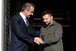 Πόλεμος στην Ουκρανία: Το «ευχαριστώ» Ζελένσκι στον Έλληνα πρωθυπουργό για τη σταθερή υποστήριξη