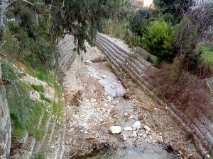 Ίλιον: Θρίλερ με πτώμα που βρέθηκε σε ρέμα