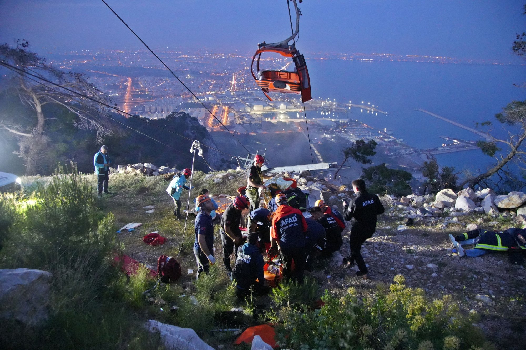 Τουρκία: Συνεχίζεται η επιχείρηση διάσωσης 48 εγκλωβισμένων σε τελεφερίκ στην Αττάλεια