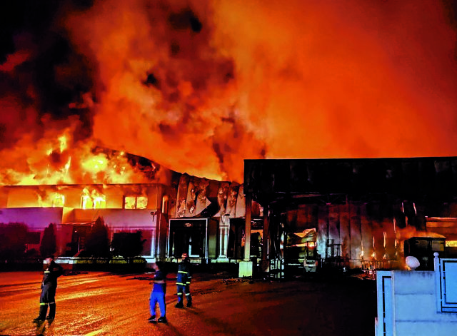 Εμπρησμό δείχνουν τα νέα στοιχεία για τη φωτιά στο εργοστάσιο στη Λαμία