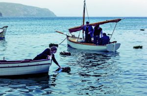 Στη θάλασσα, στους ναυτικούς, στο λιμάνι του Πειραιά