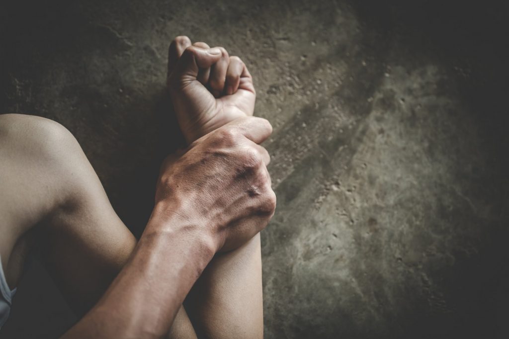 Ηράκλειο Κρήτης: Χειροπέδες σε ανήλικο που βίασε την 27χρονη πρώην σύντροφό του