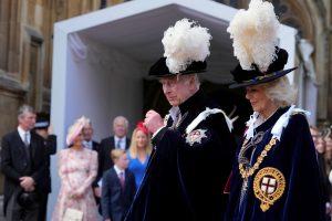 Βασιλιάς Κάρολος: Η νέα εμφάνισή του – Με τον πρίγκιπα Γουίλιαμ και την Καμίλα στην τελετή για το «Τάγμα της Περικνημίδας»
