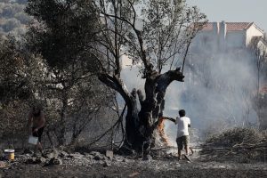 Πυροσβεστική: Πύρινα μέτωπα σε όλη τη χώρα – Από τη Θεσσαλονίκη μέχρι την Αργολίδα