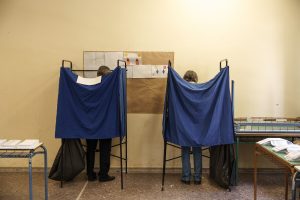 Έρευνα: Το 43% θέλει πρόωρες εκλογές, το 83% των ψηφοφόρων ΣΥΡΙΖΑ-ΠΑΣΟΚ ενιαίο κεντροαριστερό πόλο