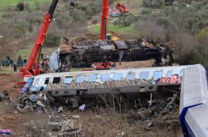 Τέμπη: «Γνώριζαν ότι δεν είχε υπογραφεί σύμβαση μεταξύ Hellenic Train και ΟΣΕ» – Ερωτήματα για τη φωτιά