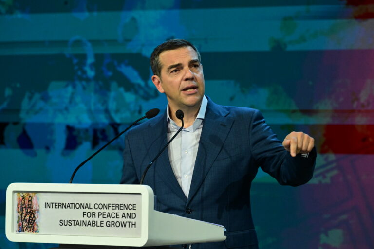 «Ναι» σε συνεργασία ΣΥΡΙΖΑ – ΠΑΣΟΚ λέει το 70% – «Ο Τσίπρας μπορεί να ενώσει την Κεντροαριστερά»
