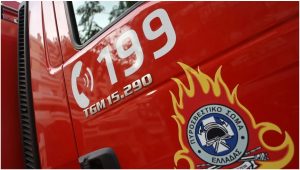 Φωτιά στη Μήλο – Ήχησε το 112 – Πυροσβέστες και οχήματα μεταβαίνουν ακτοπλοϊκώς από Πειραιά