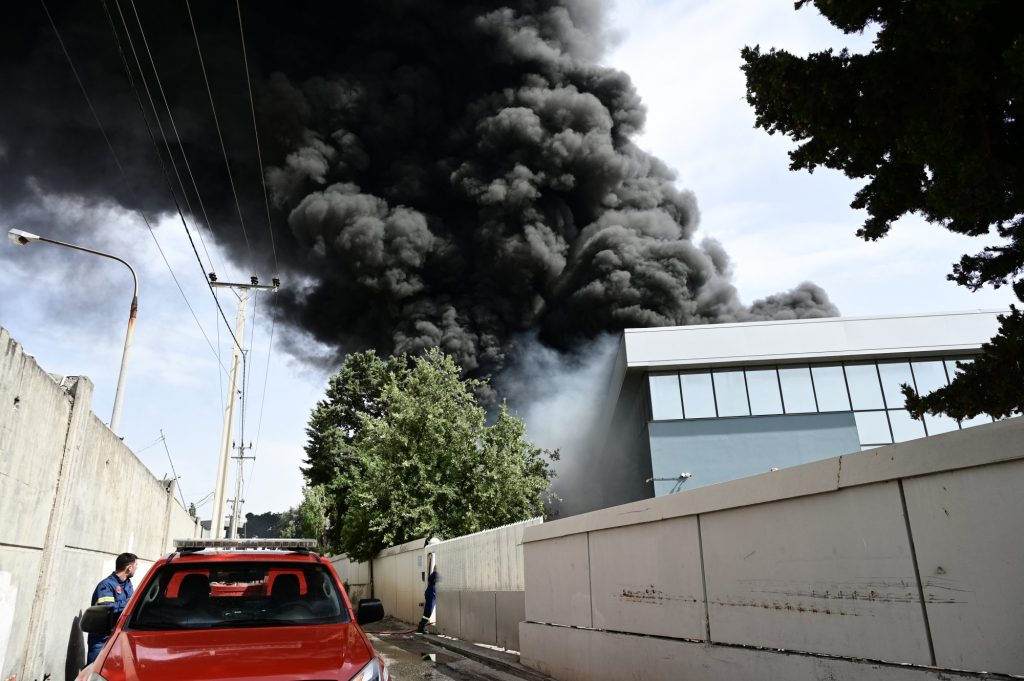 Δεν υπήρξαν τραυματίες από τη φωτιά στο εργοστάσιο της PAL – «Οι ζημιές θα αποκατασταθούν άμεσα»