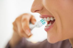 Υγεία: Τρεις περιπτώσεις στις οποίες δεν πρέπει να βουρτσίζετε τα δόντια σας