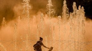 Καιρός: Έρχεται «κοκτέιλ» ζέστης και αφρικανικής σκόνης – Πότε αναμένεται η κορύφωση του κύματος καύσωνα