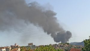 Μεγάλη φωτιά σε εργοτάξιο στο Αγρίνιο – Πληροφορίες για νεκρό