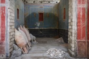 Το εκπληκτικό ιερό με τους σπάνιους βαμμένους μπλε τοίχους που ανακαλύφθηκε στην Πομπηία