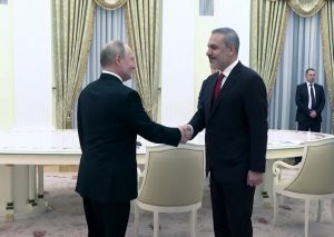 Συνάντηση Φιντάν-Πούτιν – Άλλο ένα βήμα της Τουρκίας μακριά από τη Δύση;