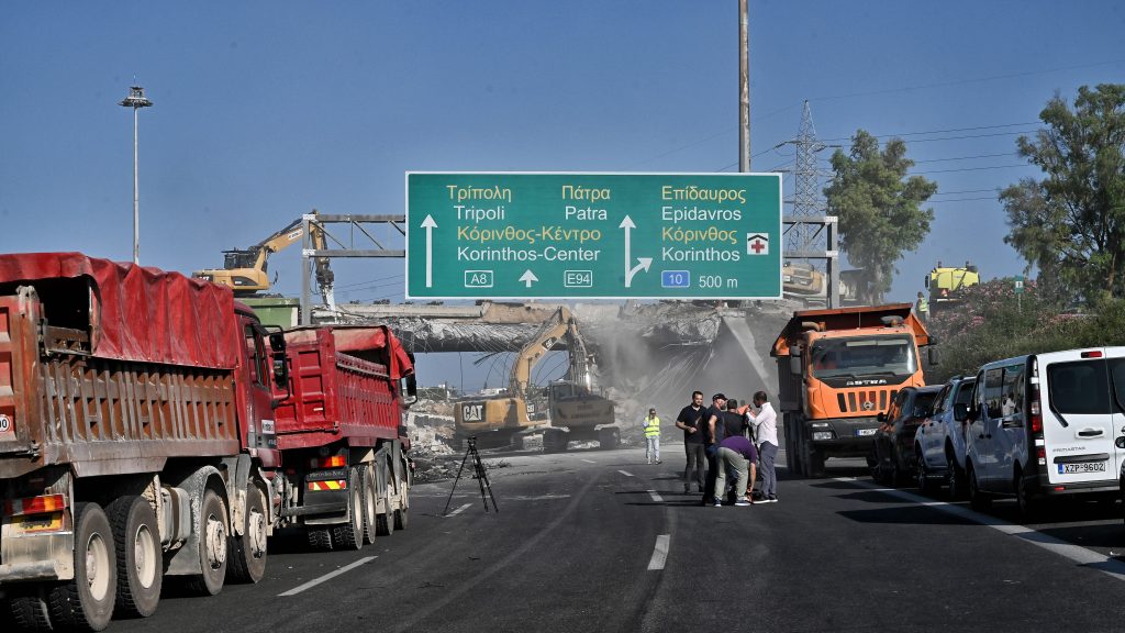 Πώς διεξάγεται η κυκλοφορία στην Ε.Ο Αθηνών – Κορίνθου μετά την έκρηξη στο βυτιοφόρο