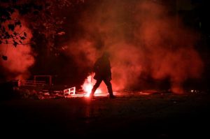Επίθεση με μολότοφ στο σπίτι της προέδρου του Αρείου Πάγου – Τραυματίστηκε αστυνομικός