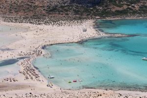 Τα ελληνικά νησιά που προτιμούν οι Ελβετοί για τις ονειρικές παραλίες τους σύμφωνα με την Blick