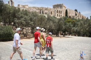 Καύσωνες: Αλλάζουν τον χάρτη του τουρισμού στην Ευρώπη – Πώς επηρεάζεται η Ελλάδα σύμφωνα με το CNN