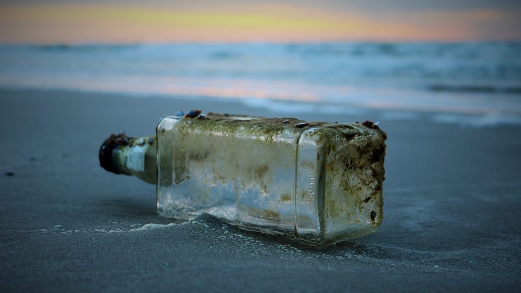 Σρι Λάνκα: Ήπιαν από μπουκάλια που βρήκαν στη θάλασσα και πέθαναν