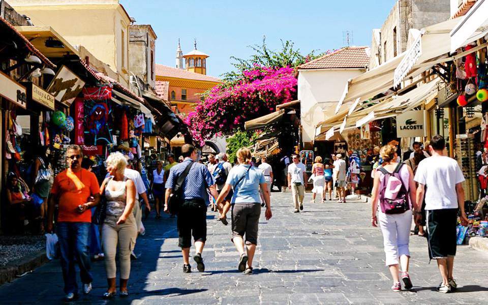Τουρισμός: Οι Ευρωπαίοι τουρίστες «ψηφίζουν» Ελλάδα αλλά… υπάρχει ένα πρόβλημα
