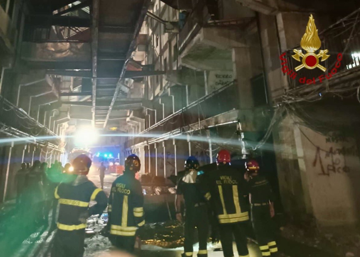 Τραγωδία στη Νάπολη: Νεκρά δύο άτομα από κατάρρευση μπαλκονιού