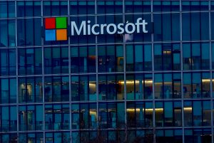 Βλάβη στη Microsoft: Τι προκάλεσε τo παγκόσμιο «μπλακάουτ»