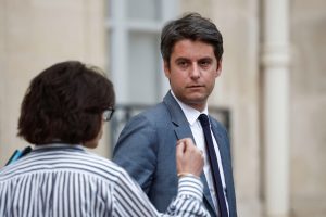 Γαλλία: Πεπεισμένος ο Ατάλ ότι μπορεί να αποτραπεί η άνοδος της ακροδεξιάς στην εξουσία
