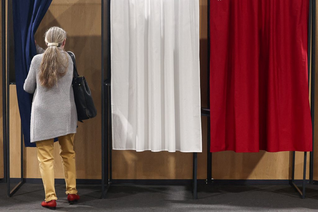 Γαλλικές εκλογές: Νίκη στις κάλπες επιδιώκει η ακροδεξιά – Τι ώρα θα βγουν τα πρώτα exit polls – Φόβοι για επεισόδια