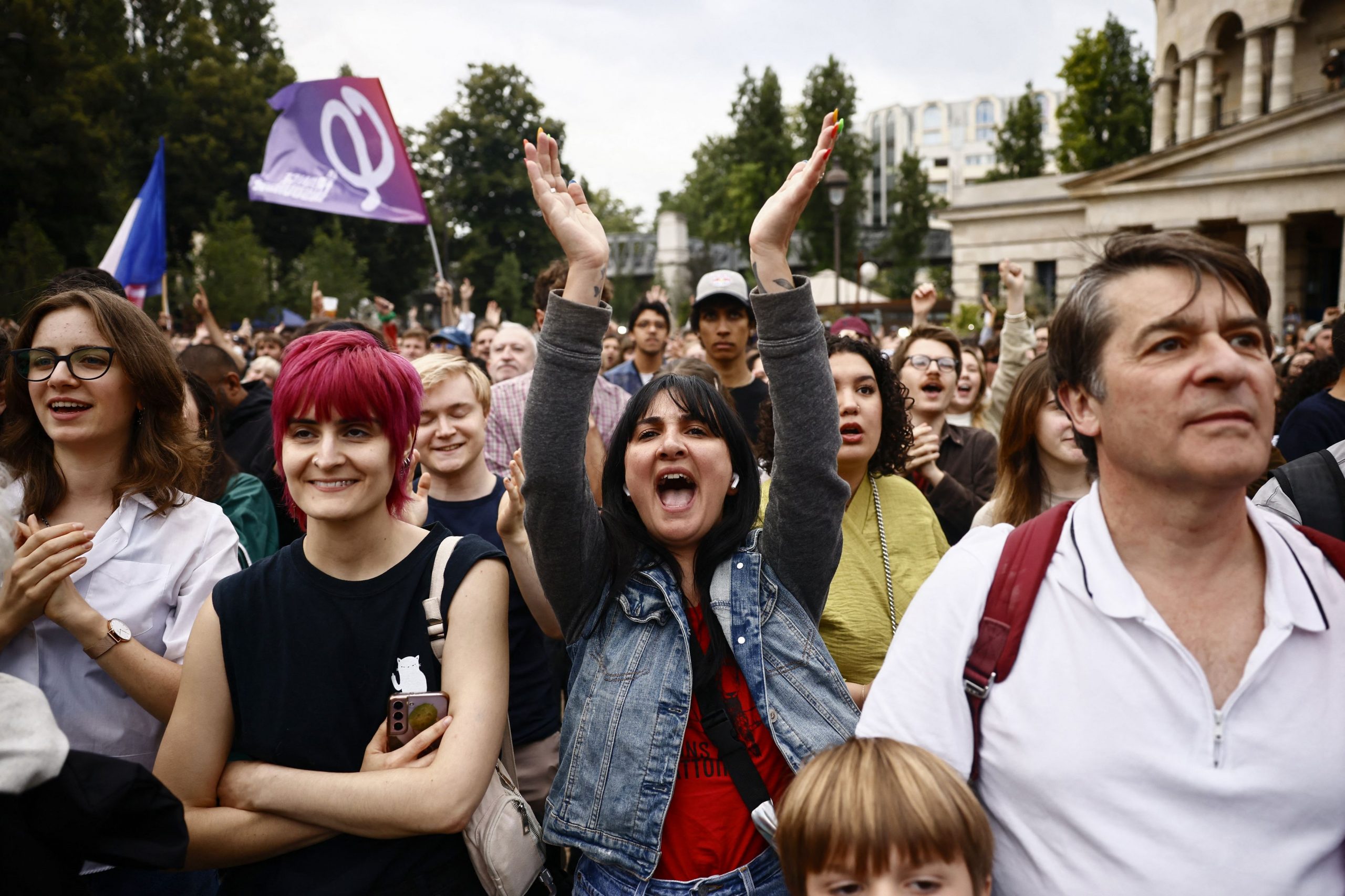 Τα πάνω κάτω στη Γαλλία: Πρώτη η Αριστερά, δεύτερος ο Μακρόν, τρίτη η Λεπέν