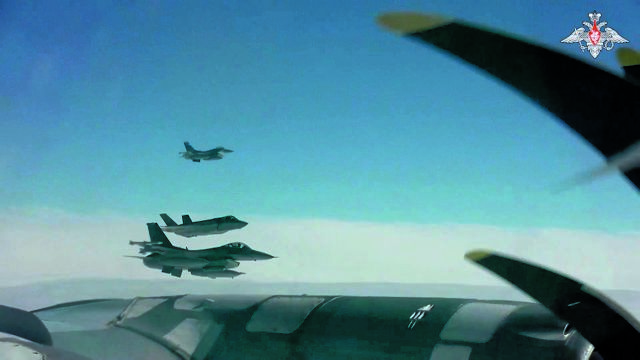 Σινορωσική περιπολία μαχητικών        αεροσκαφών κοντά στην Αλάσκα