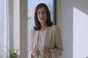 Η Άννα Διαμαντοπούλου ανακοίνωσε την υποψηφιότητά της για την ηγεσία του ΠΑΣΟΚ