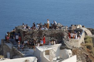 Υπερτουρισμός: Η Σαντορίνη «το νησί του Instagram» πλησιάζει στο σημείο κορεσμού, γράφει το AFP