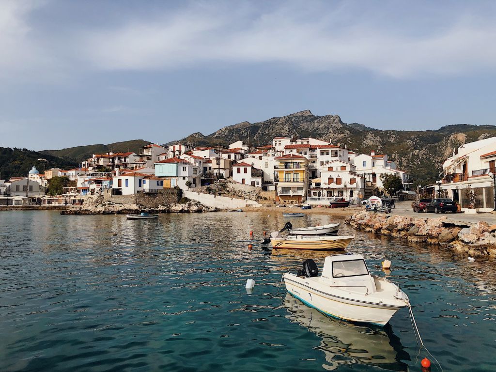 Σάμος: Το ελληνικό νησί που οι Ελβετοί αποθεώνουν ως το πιο αντισυμβατικό